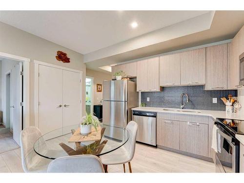 213-214 Sherwood Square Nw, Calgary, AB - Indoor Photo Showing Kitchen With Stainless Steel Kitchen