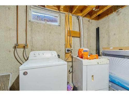 21 Cedarwood Hill Sw, Calgary, AB - Indoor Photo Showing Laundry Room