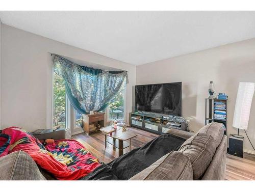 21 Cedarwood Hill Sw, Calgary, AB - Indoor Photo Showing Living Room