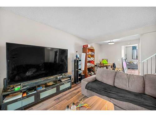 21 Cedarwood Hill Sw, Calgary, AB - Indoor Photo Showing Living Room