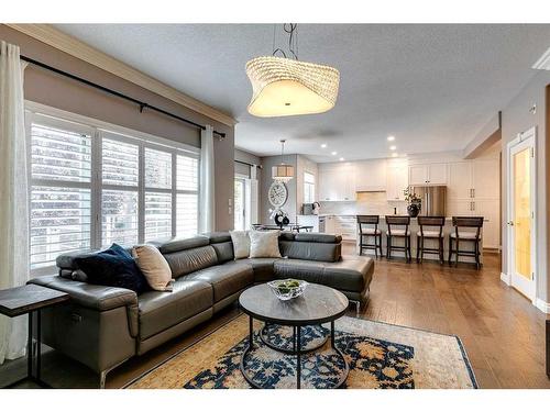 51 Evergreen Manor Sw, Calgary, AB - Indoor Photo Showing Living Room