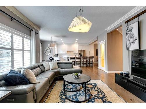 51 Evergreen Manor Sw, Calgary, AB - Indoor Photo Showing Living Room