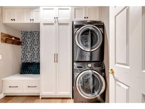 51 Evergreen Manor Sw, Calgary, AB - Indoor Photo Showing Laundry Room