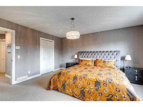 51 Evergreen Manor Sw, Calgary, AB - Indoor Photo Showing Bedroom