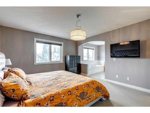 51 Evergreen Manor Sw, Calgary, AB - Indoor Photo Showing Bedroom