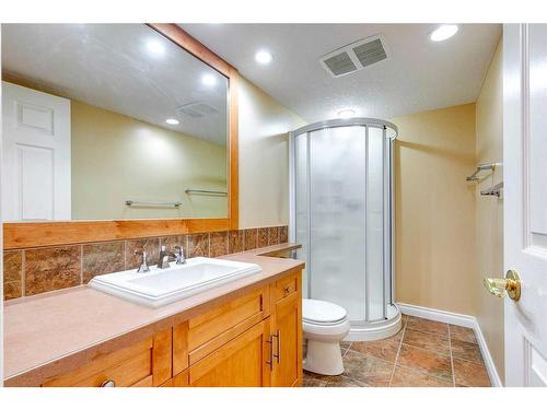 51 Evergreen Manor Sw, Calgary, AB - Indoor Photo Showing Bathroom