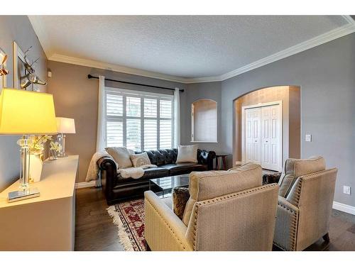 51 Evergreen Manor Sw, Calgary, AB - Indoor Photo Showing Living Room