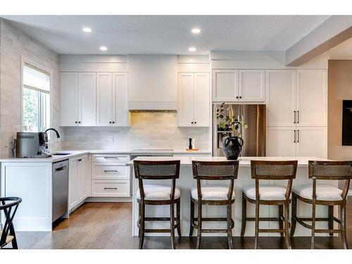 51 Evergreen Manor Sw, Calgary, AB - Indoor Photo Showing Kitchen