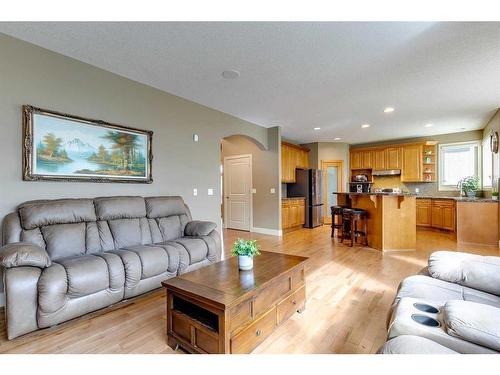 105 Everglade Circle Sw, Calgary, AB - Indoor Photo Showing Living Room