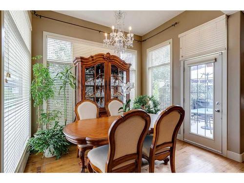 105 Everglade Circle Sw, Calgary, AB - Indoor Photo Showing Dining Room