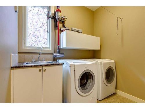 105 Everglade Circle Sw, Calgary, AB - Indoor Photo Showing Laundry Room