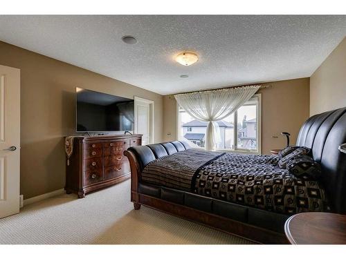 105 Everglade Circle Sw, Calgary, AB - Indoor Photo Showing Bedroom