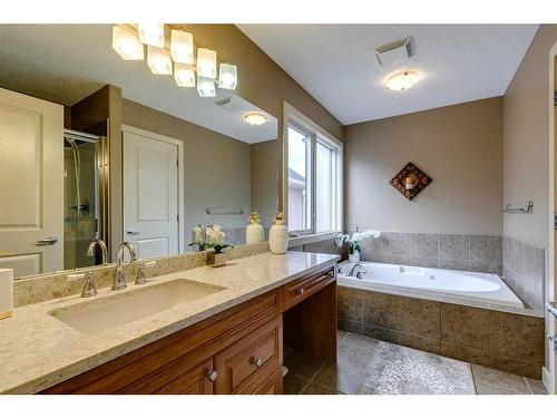 105 Everglade Circle Sw, Calgary, AB - Indoor Photo Showing Bathroom