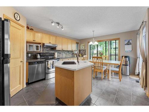 268 Rocky Ridge Bay Nw, Calgary, AB - Indoor Photo Showing Kitchen