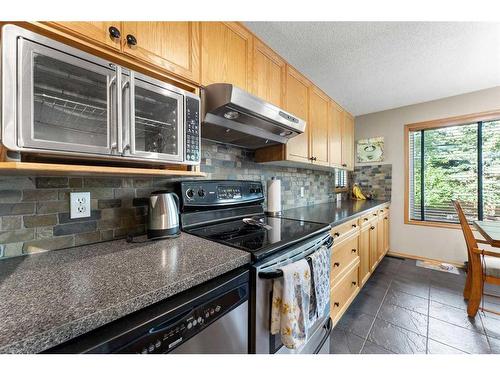 268 Rocky Ridge Bay Nw, Calgary, AB - Indoor Photo Showing Kitchen