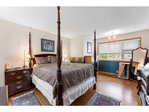 268 Rocky Ridge Bay Nw, Calgary, AB - Indoor Photo Showing Bedroom