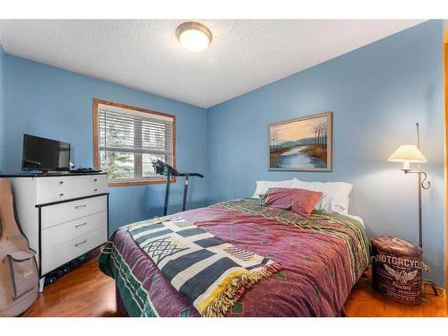 268 Rocky Ridge Bay Nw, Calgary, AB - Indoor Photo Showing Bedroom