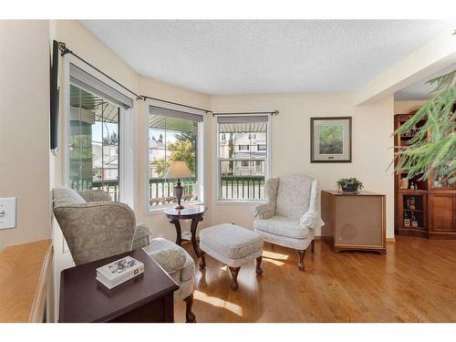 268 Rocky Ridge Bay Nw, Calgary, AB - Indoor Photo Showing Living Room