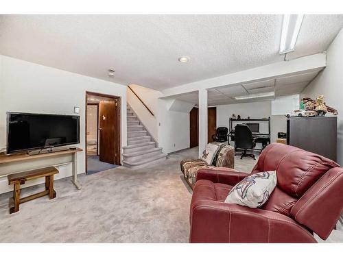 8 Riverside Crescent Se, Calgary, AB - Indoor