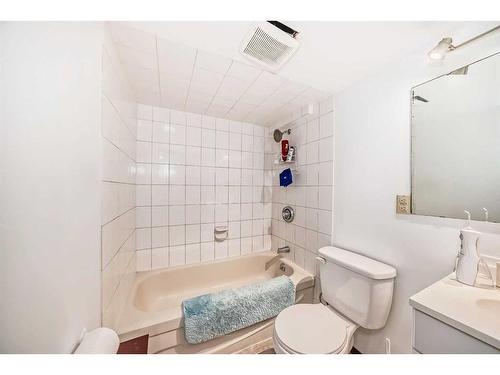 8 Riverside Crescent Se, Calgary, AB - Indoor Photo Showing Bathroom