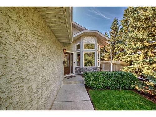 8 Riverside Crescent Se, Calgary, AB - Outdoor