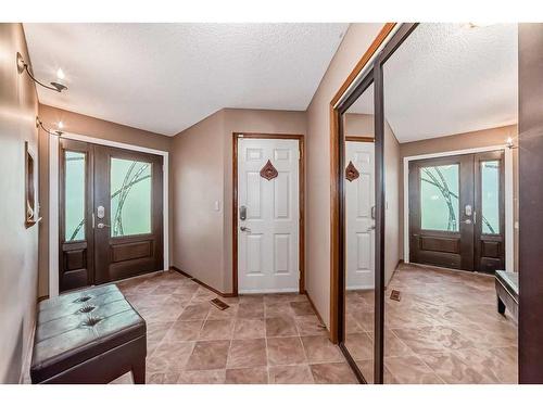 8 Riverside Crescent Se, Calgary, AB - Indoor Photo Showing Other Room