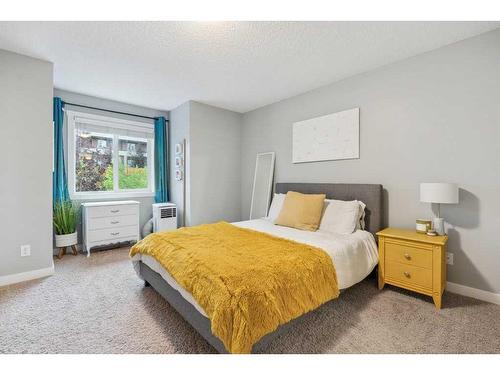 89 Aspen Hills Drive Sw, Calgary, AB - Indoor Photo Showing Bedroom