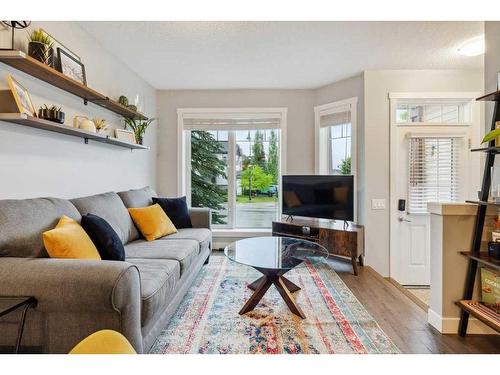 89 Aspen Hills Drive Sw, Calgary, AB - Indoor Photo Showing Living Room