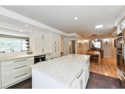 5128 Viceroy Drive Nw, Calgary, AB - Indoor Photo Showing Kitchen