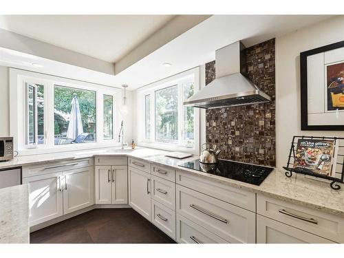 5128 Viceroy Drive Nw, Calgary, AB - Indoor Photo Showing Kitchen With Upgraded Kitchen