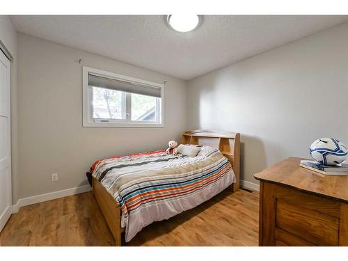 5128 Viceroy Drive Nw, Calgary, AB - Indoor Photo Showing Bedroom