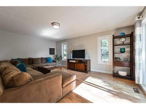 5128 Viceroy Drive Nw, Calgary, AB - Indoor Photo Showing Living Room