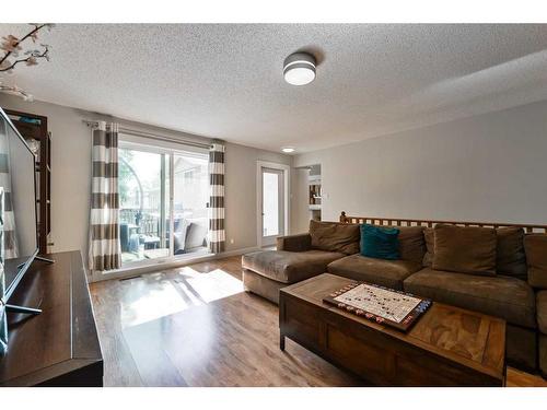 5128 Viceroy Drive Nw, Calgary, AB - Indoor Photo Showing Living Room