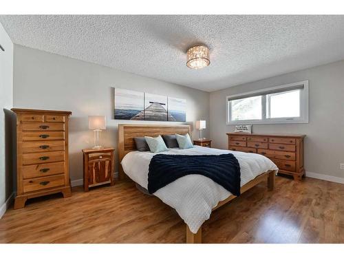 5128 Viceroy Drive Nw, Calgary, AB - Indoor Photo Showing Bedroom