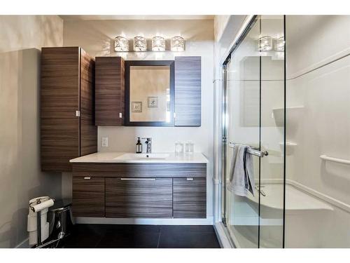 5128 Viceroy Drive Nw, Calgary, AB - Indoor Photo Showing Bathroom