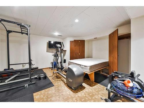 5128 Viceroy Drive Nw, Calgary, AB - Indoor Photo Showing Gym Room