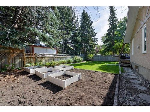 5128 Viceroy Drive Nw, Calgary, AB - Outdoor With Backyard