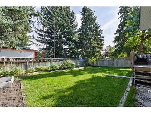 5128 Viceroy Drive Nw, Calgary, AB - Outdoor With Backyard