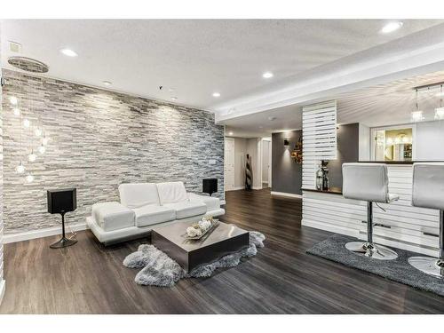 47 Panamount Road Nw, Calgary, AB - Indoor Photo Showing Living Room