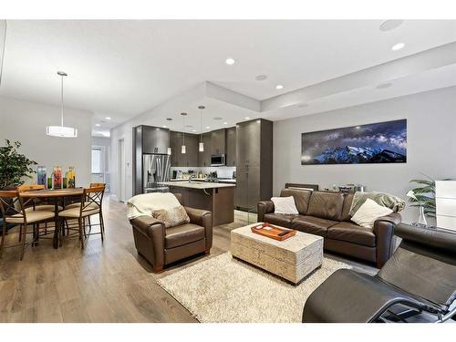 2014 35 Avenue Sw, Calgary, AB - Indoor Photo Showing Living Room