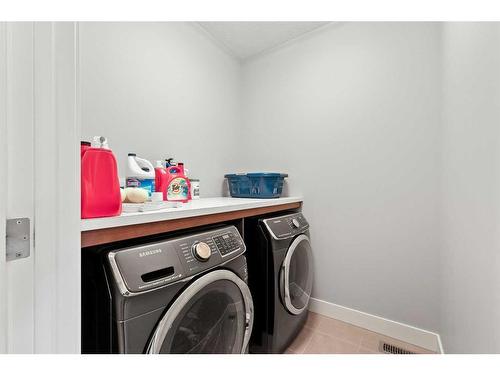 2014 35 Avenue Sw, Calgary, AB - Indoor Photo Showing Laundry Room