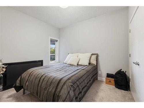 2014 35 Avenue Sw, Calgary, AB - Indoor Photo Showing Bedroom