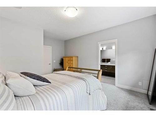 2014 35 Avenue Sw, Calgary, AB - Indoor Photo Showing Bedroom