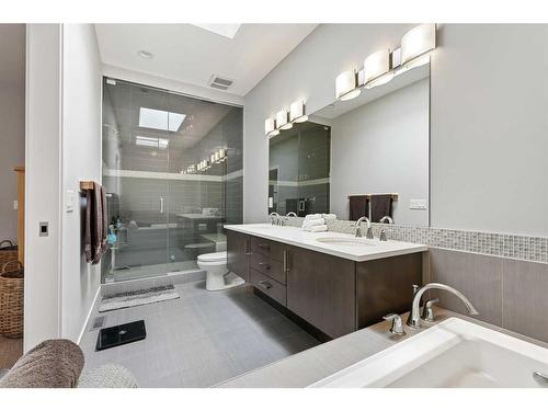 2014 35 Avenue Sw, Calgary, AB - Indoor Photo Showing Bathroom