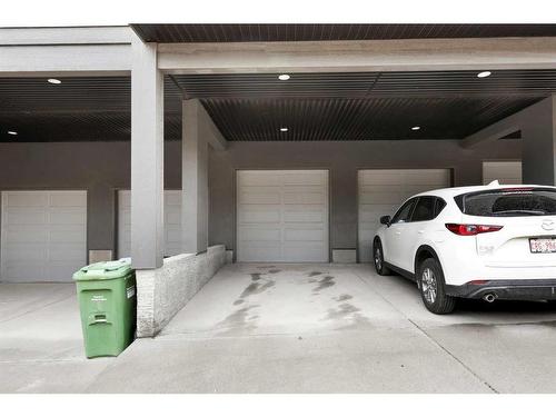 2014 35 Avenue Sw, Calgary, AB - Indoor Photo Showing Garage