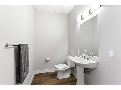 2014 35 Avenue Sw, Calgary, AB - Indoor Photo Showing Bathroom