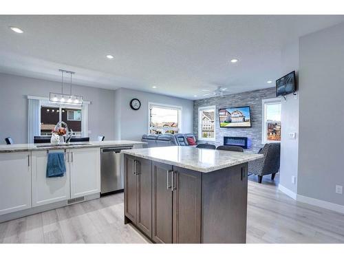 7 Kingsbury Close Se, Airdrie, AB - Indoor Photo Showing Kitchen