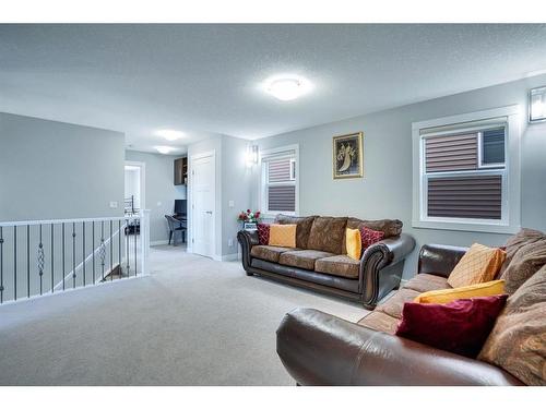 7 Kingsbury Close Se, Airdrie, AB - Indoor Photo Showing Living Room