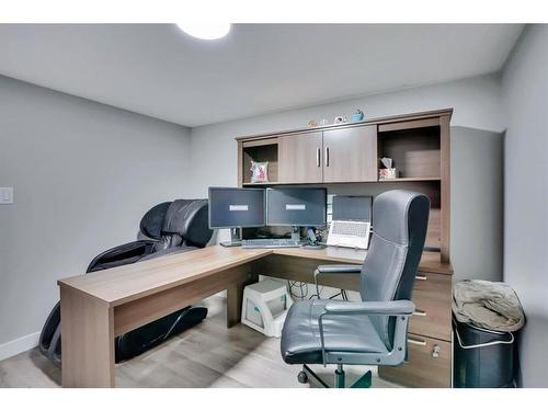 7 Kingsbury Close Se, Airdrie, AB - Indoor Photo Showing Office