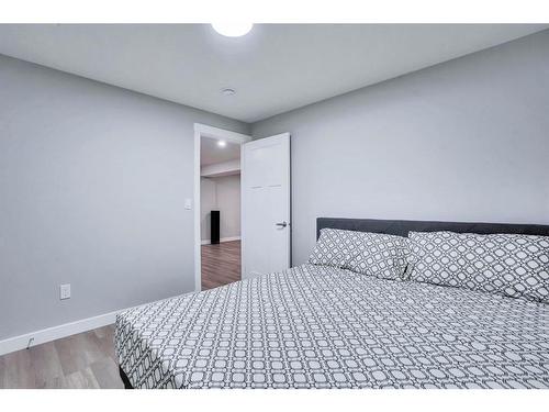 7 Kingsbury Close Se, Airdrie, AB - Indoor Photo Showing Bedroom